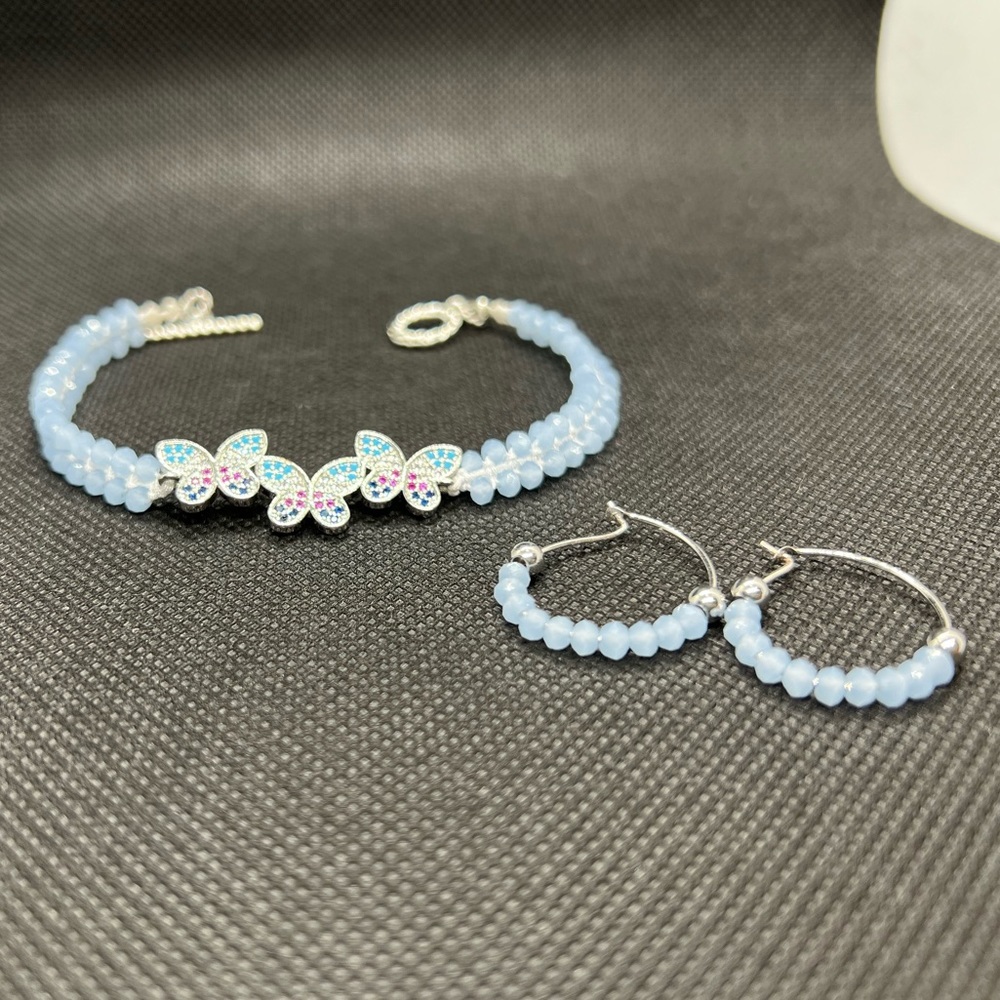 NEW Handmade “Butterflies” beads bracelet